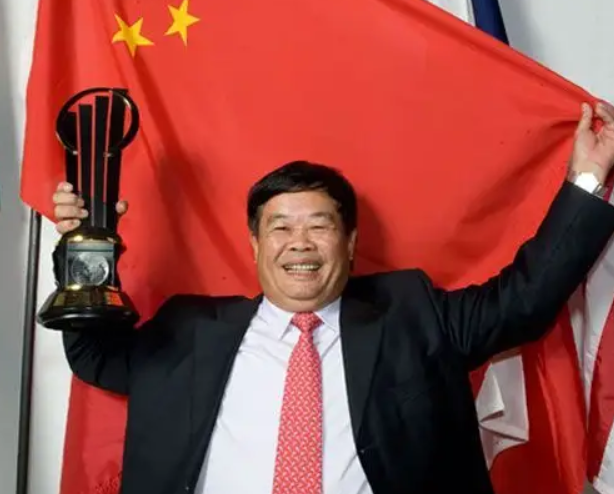 玻璃行业王者曹德旺（曹德旺坦言没有借助哥哥的任何资源）
