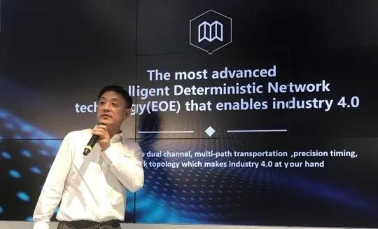 每秒30万公里的光速在他的黑科技面前为何只能跑“0.3米”