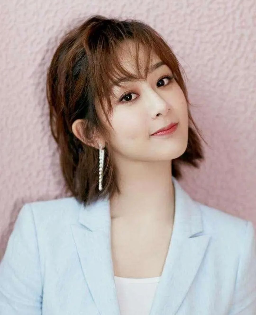 女人上了年纪,剪短发要记住"3要3不要",才能优雅减龄更得体