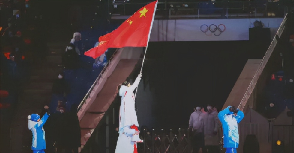 北京冬奥会闭幕式一度“失控”，康辉连说三次请落座