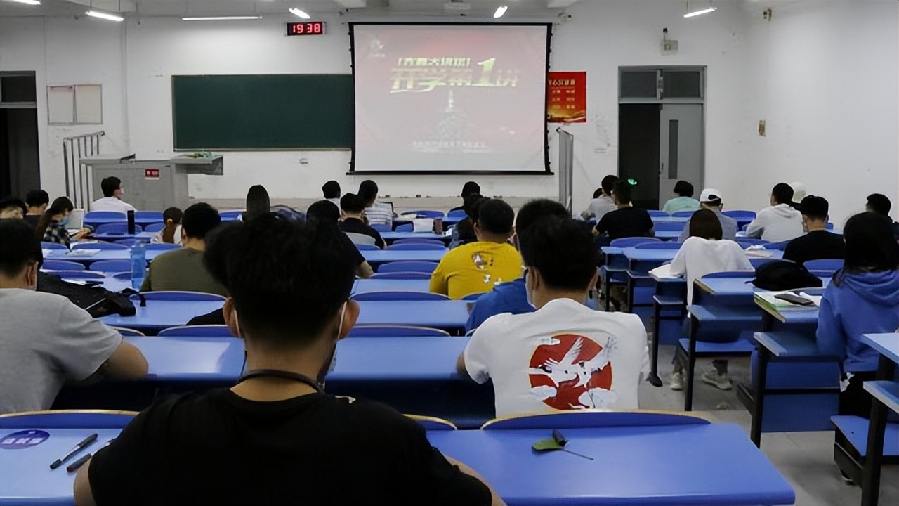 “学院”比“大学”实力差？大学与学院的差别，学生报考提前知道