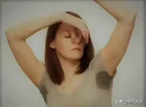 为什么有人说白人和黑人的体味很重,皮肤很硬,是真的吗?