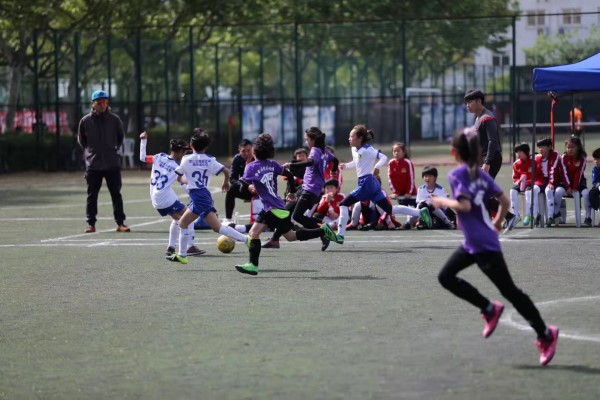 上海青少年足球静安（静安区第一支小学女子足球队在静安这所小学诞生 在女生中推广足球运动已有5年多）