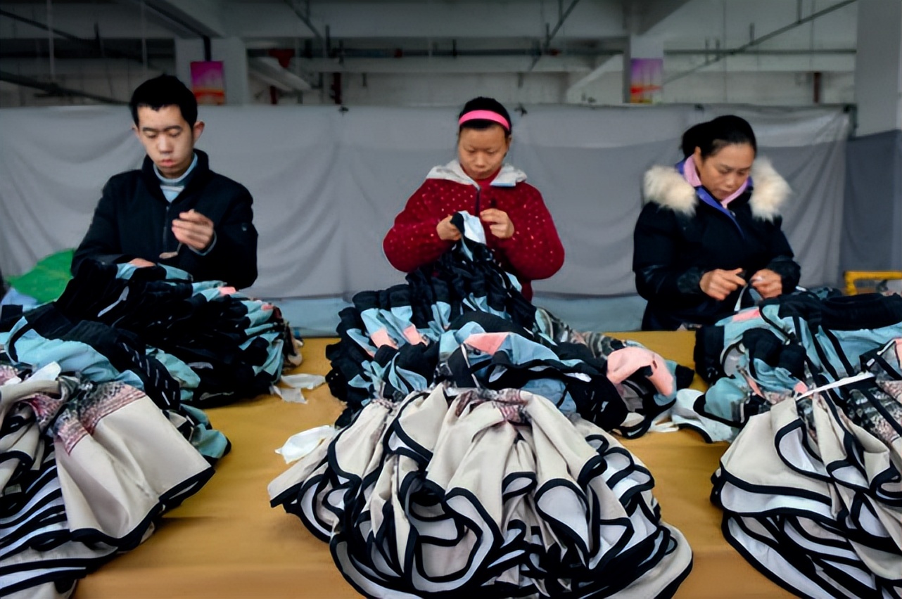 中国经济如何重回正轨？｜《财经》特稿