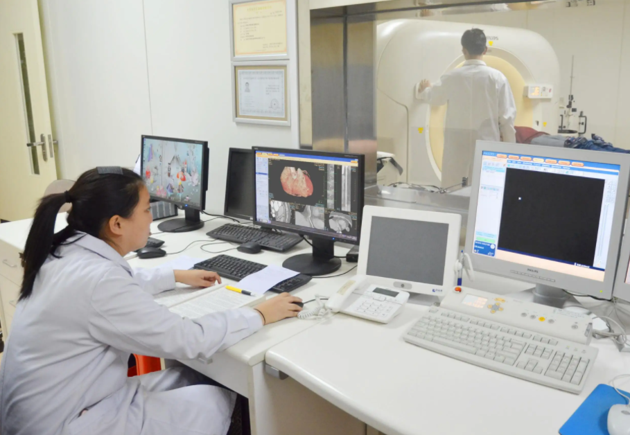 大连“五七空难”：103名乘客和9名机组人员全部遇难，无一人生还