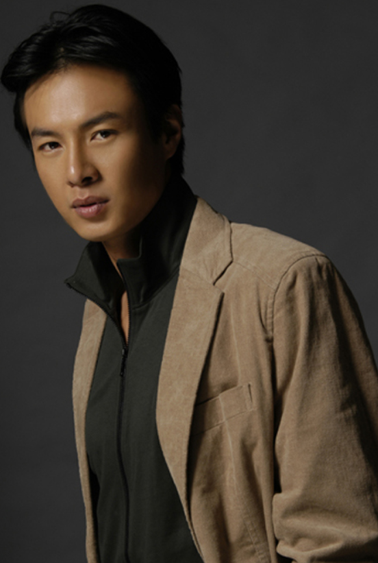 电视剧大全朱铁(演员朱铁:娶圈外美术老师,陪母亲战胜乳腺癌,娱乐圈的