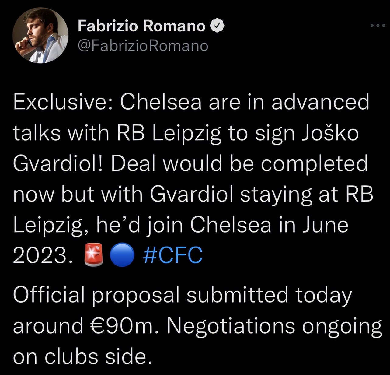 目前他与几家俱乐部正在谈判(9千万欧！曝切尔西接近签下德甲20岁天才中卫，下赛季正式加盟)