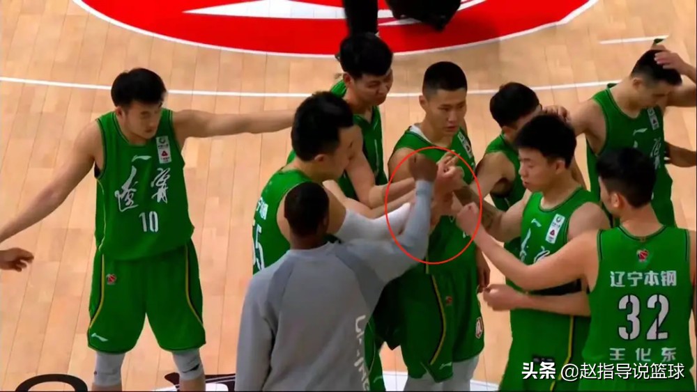 nba西蒙斯和cba西蒙斯(如何看待西蒙斯嘲讽郭艾伦，提前退场没和辽篮全队握手？)