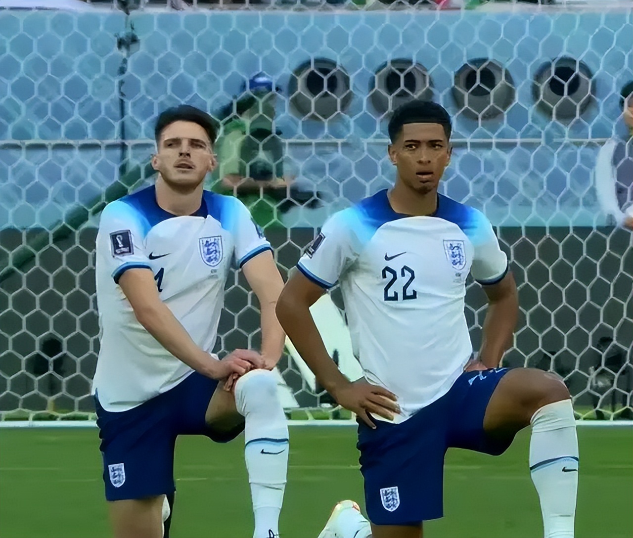 今年世界杯为什么这么多爆冷（伊朗拒唱国歌，英格兰下跪，德国捂嘴，这届世界杯怎么那么多事？）-趣拿体育