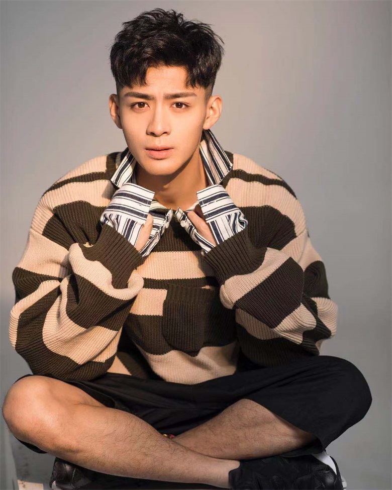 当红小生刘思博:妹妹奚望离婚,他与父母一样难过