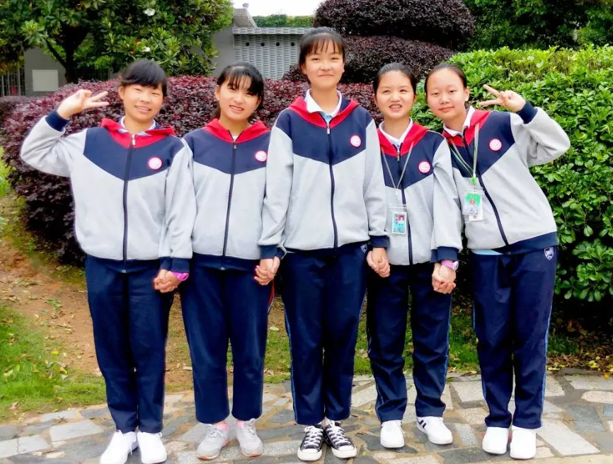 就餐也要鸦雀无声？河南某中学校规引热议，家长看后直言太压抑