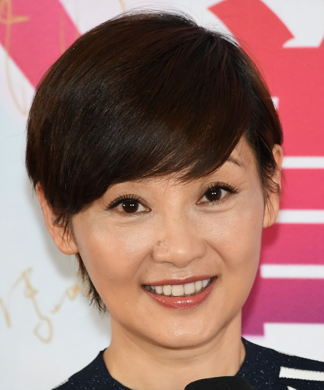 23年后再看冯小刚与徐帆的婚姻，才明白她的隐忍是最好的选择