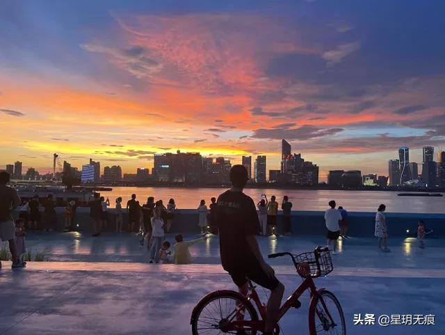 宋威龙晒九宫格随拍分享生活碎片 骑单车赏晚霞