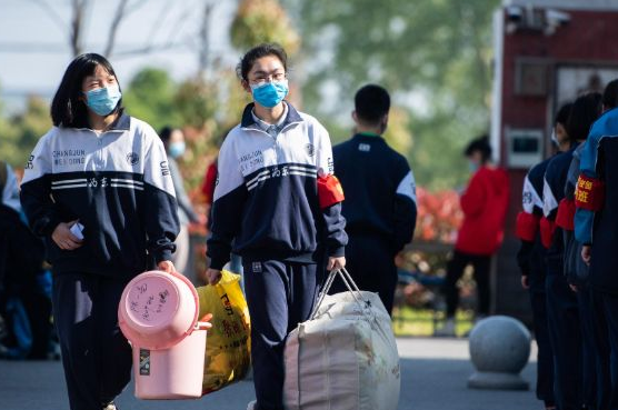 “多亏母亲的坚持”，大学生的肺腑之言，道出走读和住校的差距