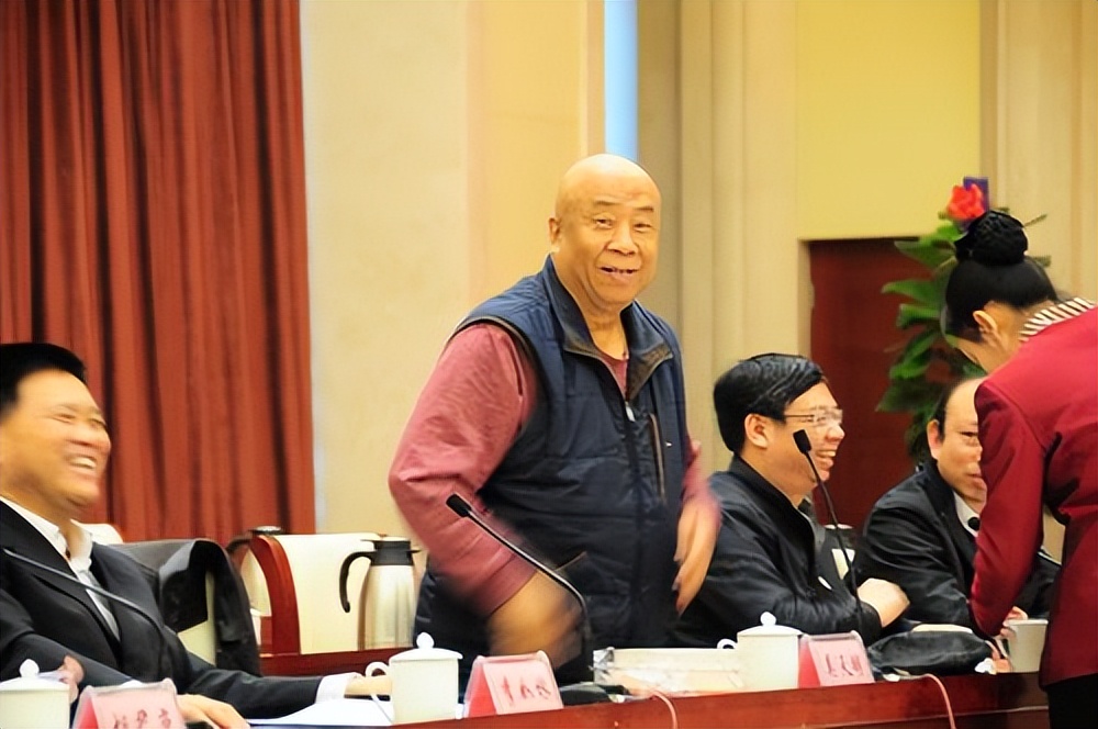 《百鸟朝凤》：文化的挽歌与生命的隐喻