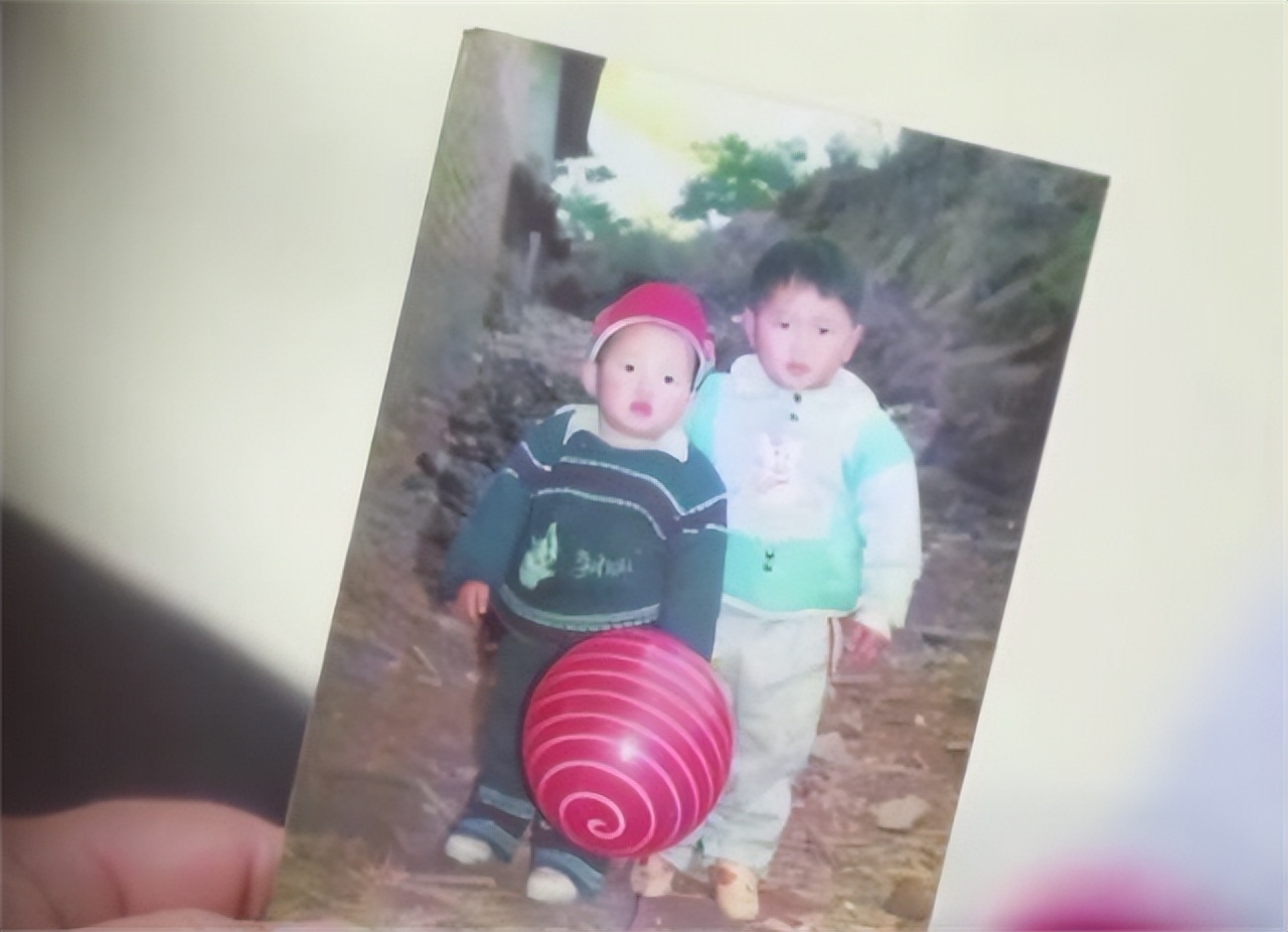 儿子被拐福建27年成为大帅哥，面对生母，他却质疑亲子鉴定是假的