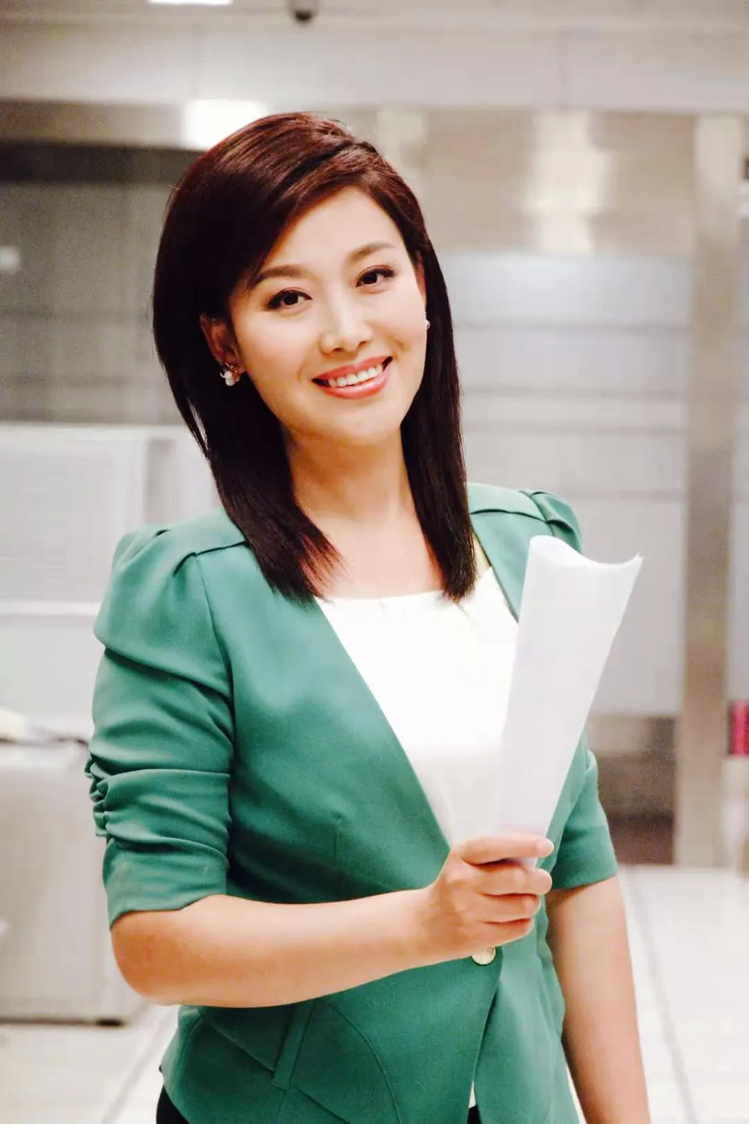 央视主播郑丽:与丈夫丁克7年愁坏婆婆,37岁高龄产子全家乐开怀