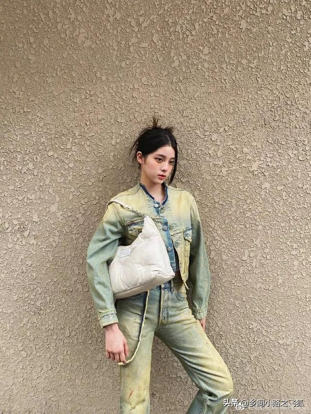 欧阳娜娜晒星期六OOTD 破旧牛仔风又甜又酷