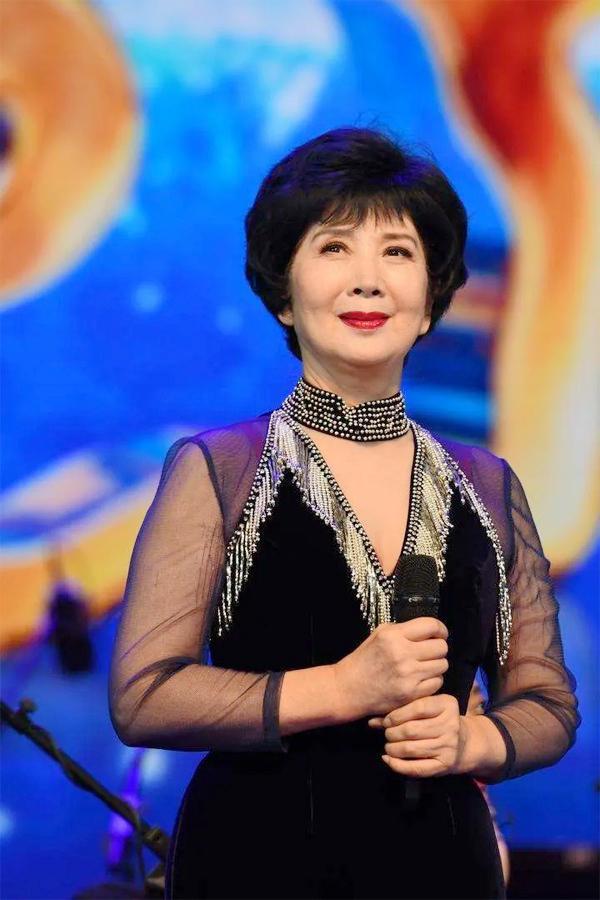 吴海燕宫喜斌主演《白莲花》,结尾震撼,她曾被称"上影一枝花"