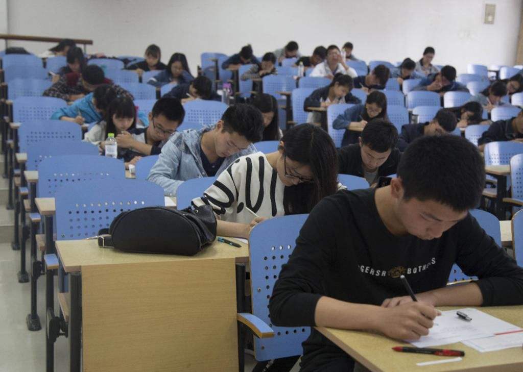 大学生考公有调整，符合要求就可免试公务员，快看看你是否达标