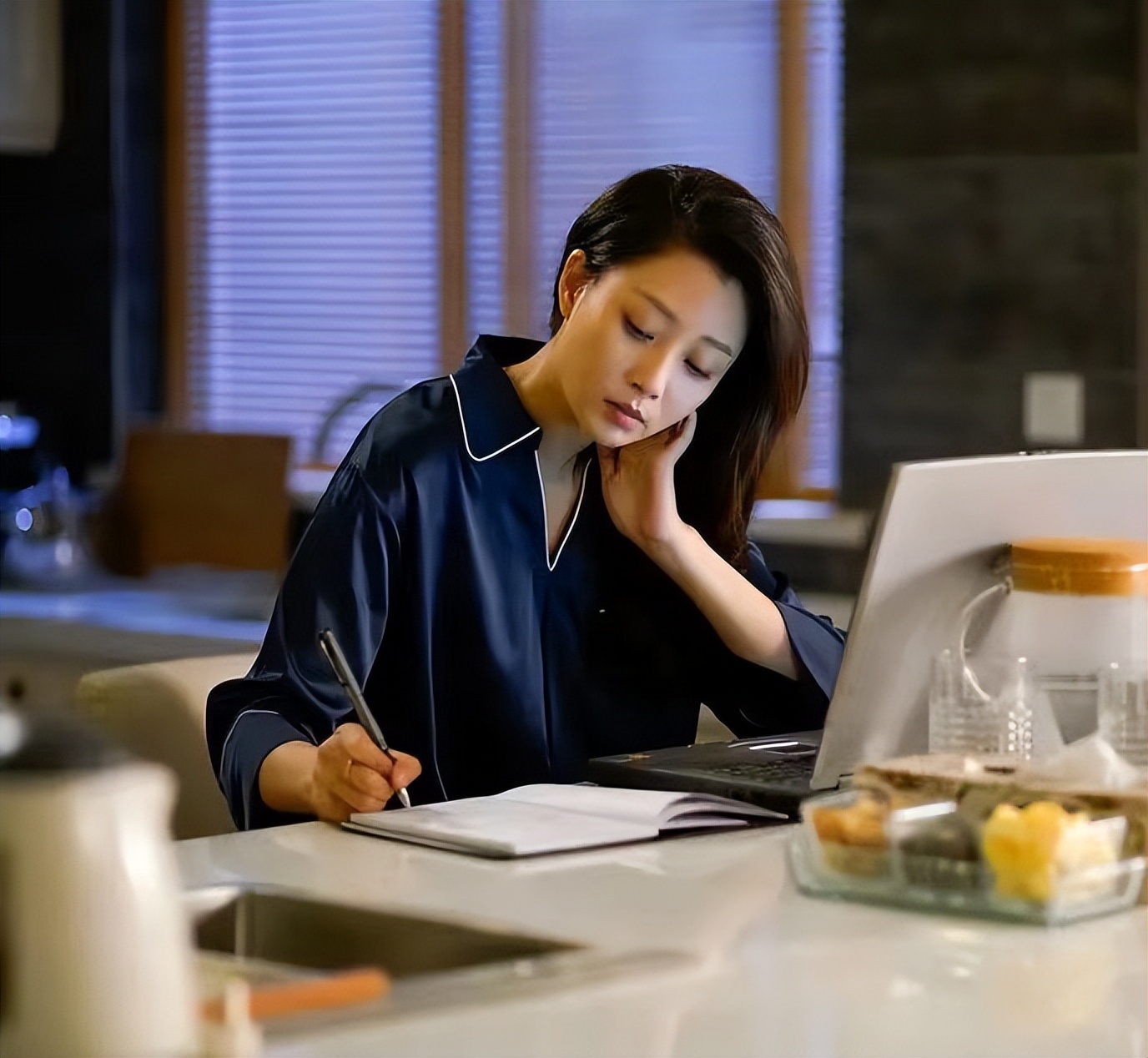 《中餐厅6》阵容上热搜，张若昀加盟不意外，大满贯视后才是惊喜