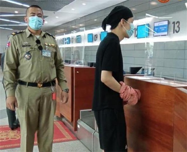 2020年，22岁海归男杀害高知父母，被捕时面带微笑