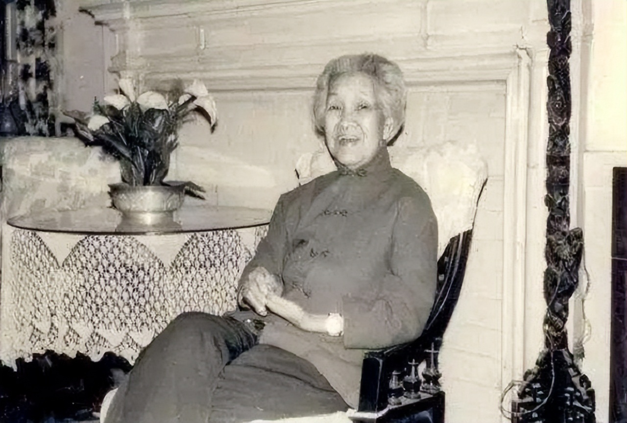 她被誉为万婴之母，接生袁隆平等五万名婴儿，自己却没结婚没孩子