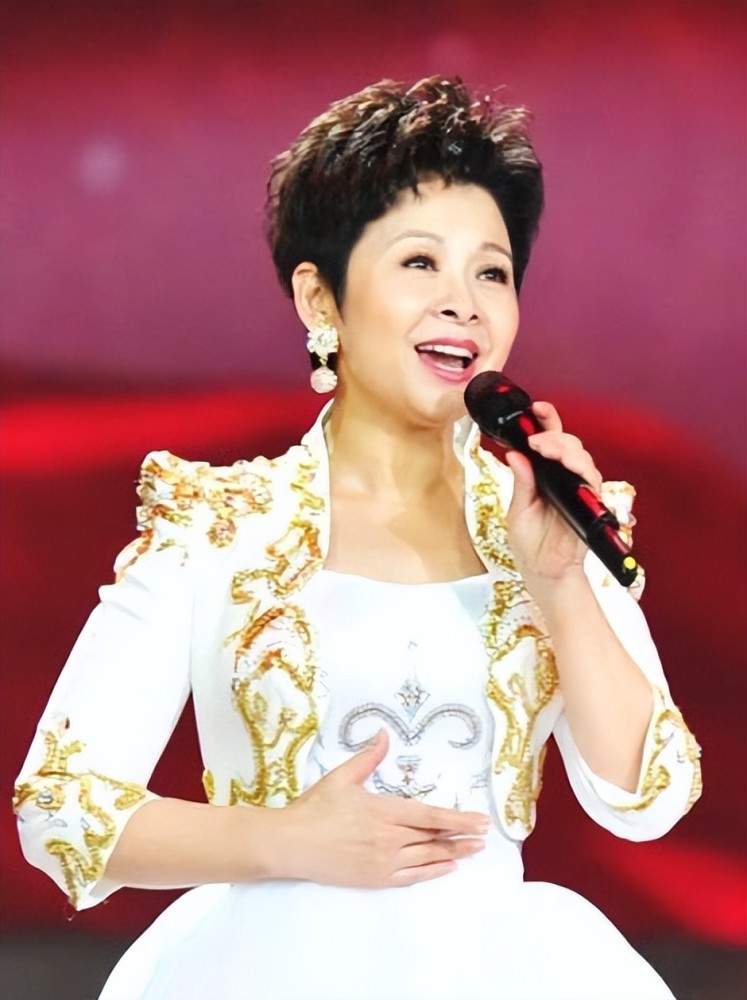 被赖昌星毁了的两位女明星:一位是优秀演员,一个是"甜歌皇后"