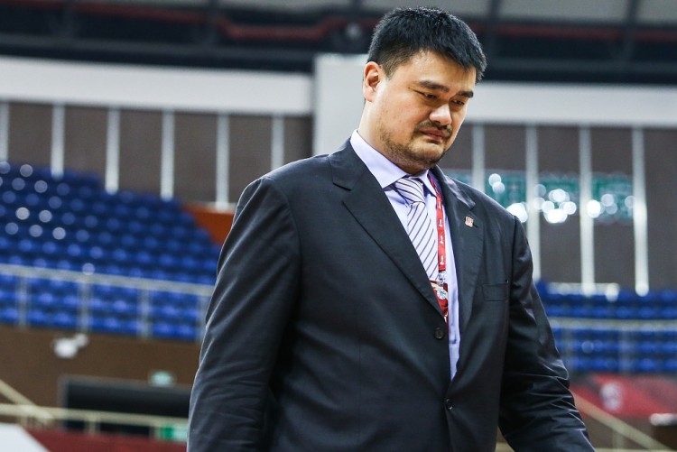 為什么有些cba比賽沒解說（遼京大戰(zhàn)惹爭議！CBA官方轉(zhuǎn)播連出2大鬧劇遭吐槽，這也太不專業(yè)了）
