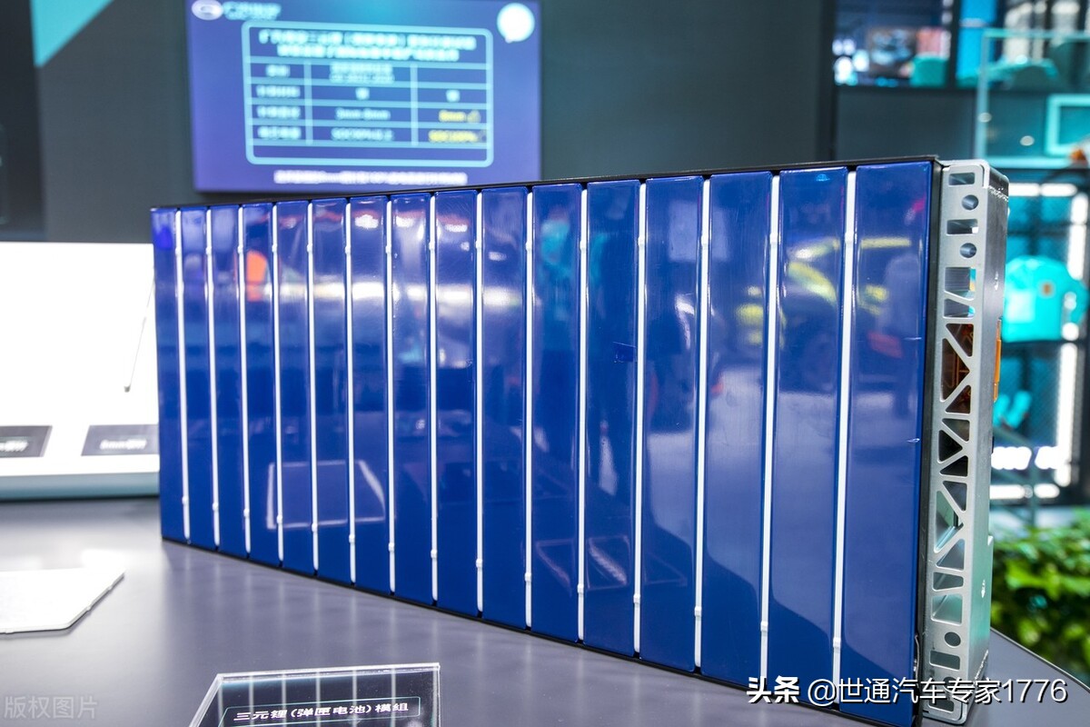 新能源汽车，是选择磷酸铁锂还是三元锂动力电池的好呢？