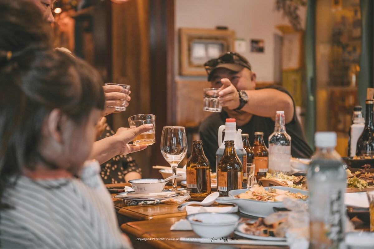 喝白酒時，講究這4個“最佳”，健康飲酒醉得慢，讓你多喝二兩半
