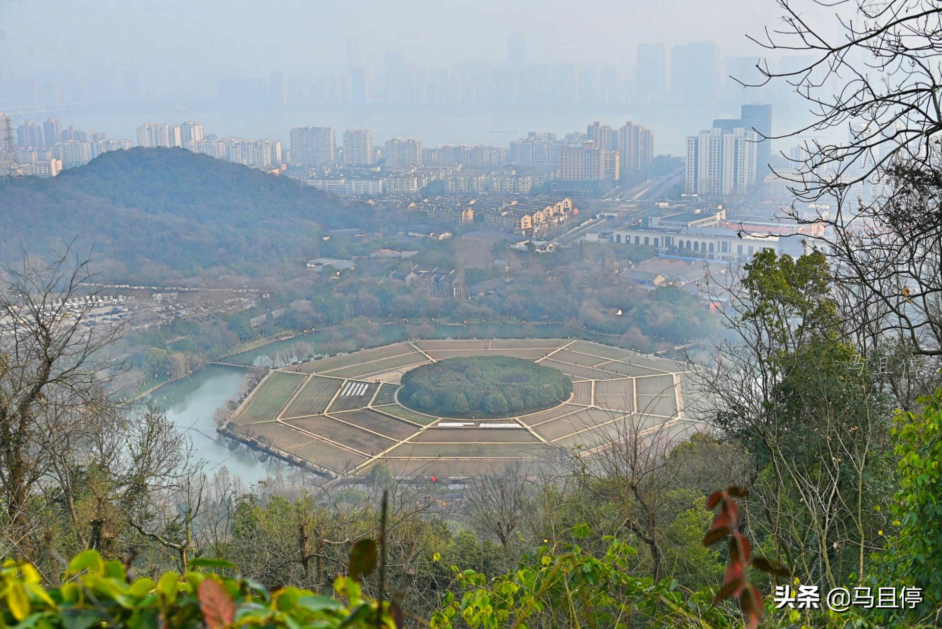 杭州哪里可以采茶(四月去哪儿？杭州这4个宝藏旅行地，让你领略自然和人文双重景致)