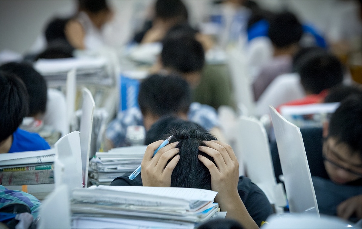 高三模拟成绩就是高考成绩吗？两者的差距有多大，听听学霸怎么说