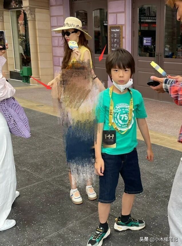 环球影城偶遇霍思燕一家，嗯哼变化大被赞帅气，妹妹疑似也在现场
