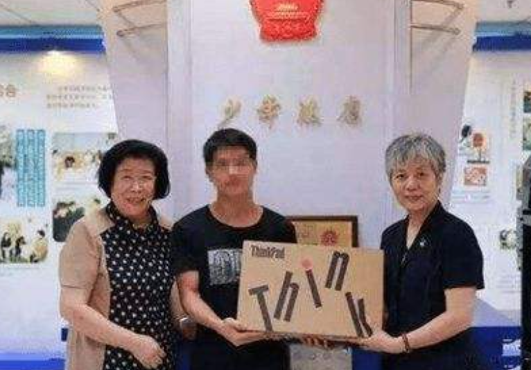 高考状元抢银行10万，被抓时仅花100多元，出狱后再考入重点大学