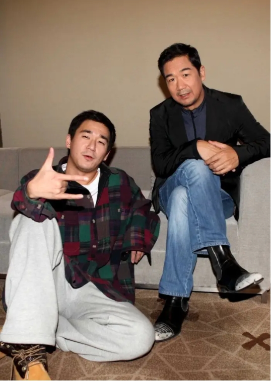 张国立为什么要离开罗秀春，转而对宜妃邓婕钟爱一生？