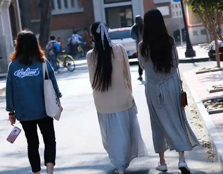 幸福从天而降，已有高校传来消息，大学生有望迎来3个月超长暑假