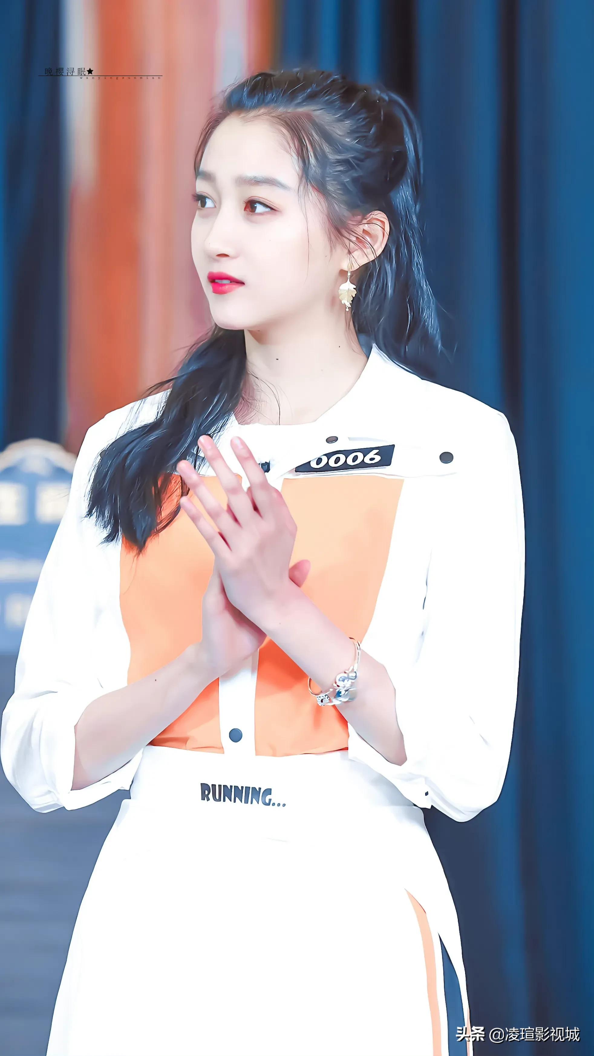 明星壁纸图片分享：关晓彤（2）