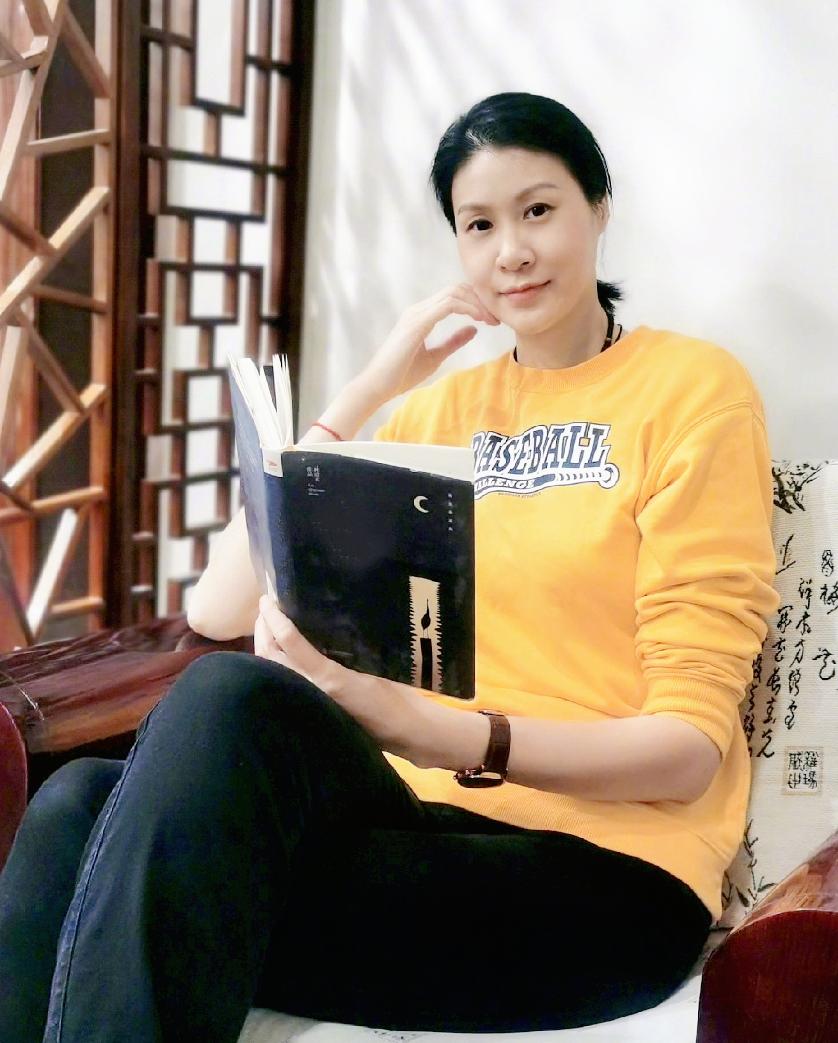 女排“第一美女”赵蕊蕊,退役后转身成著名科幻作家,41岁仍单身