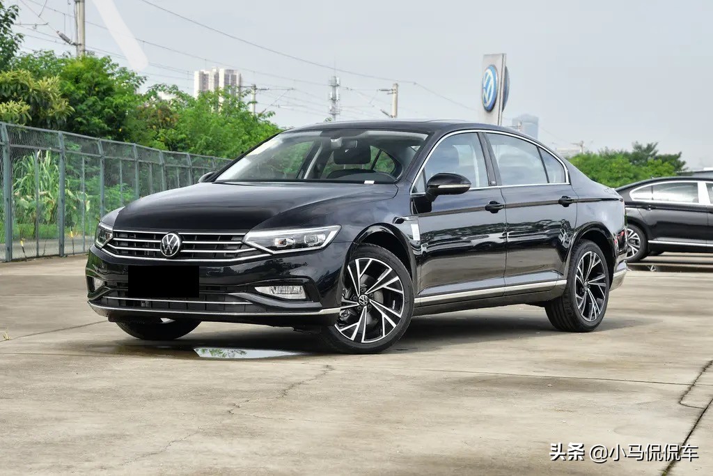 大众迈腾：曾经的保值神器变成如今的烫手山芋，只因大环境变了