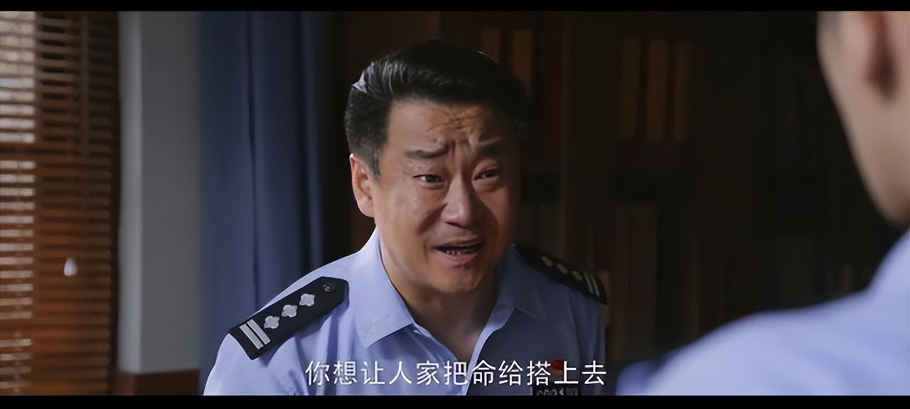 《警察荣誉》：人一辅警，一月两千块钱你想让人把命给你搭上？