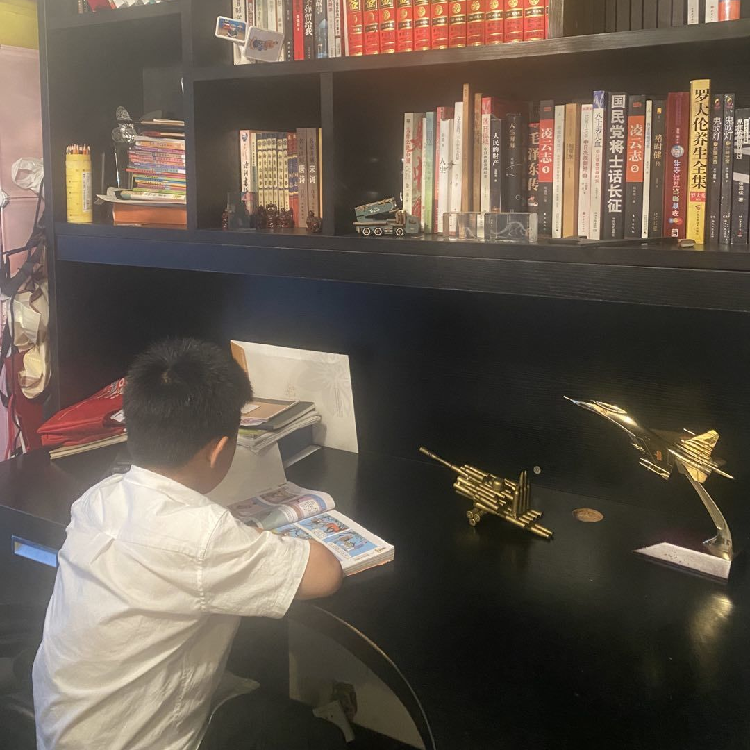 与书同行，不负春光——记天府新区华阳实验小学读书月活动
