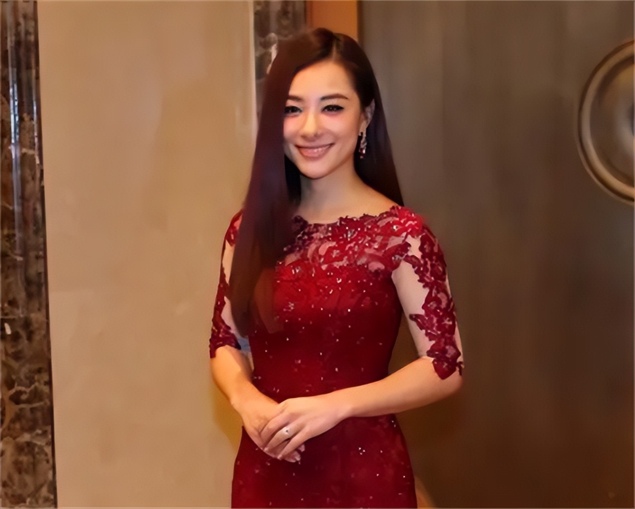 刘璇平衡木冠军怎么好（43岁奥运冠军刘璇近况，嫁入豪门被宠成少女，如今已是霸道女总裁）