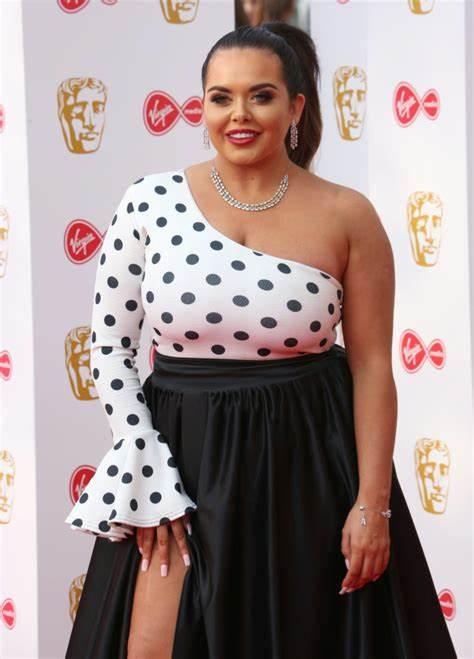 英国女星减肥40斤后又胖回去，坦言曾节食到崩溃，还是胖点更开心