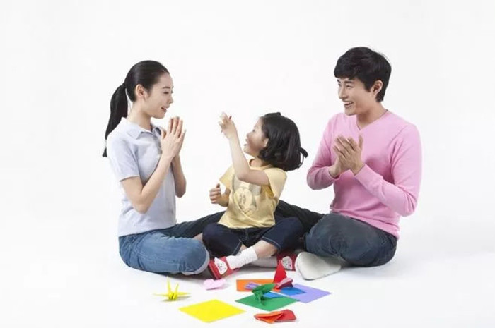 公费留学的杨舒平：多次吹捧“美国空气香甜”，她留在美国了吗？