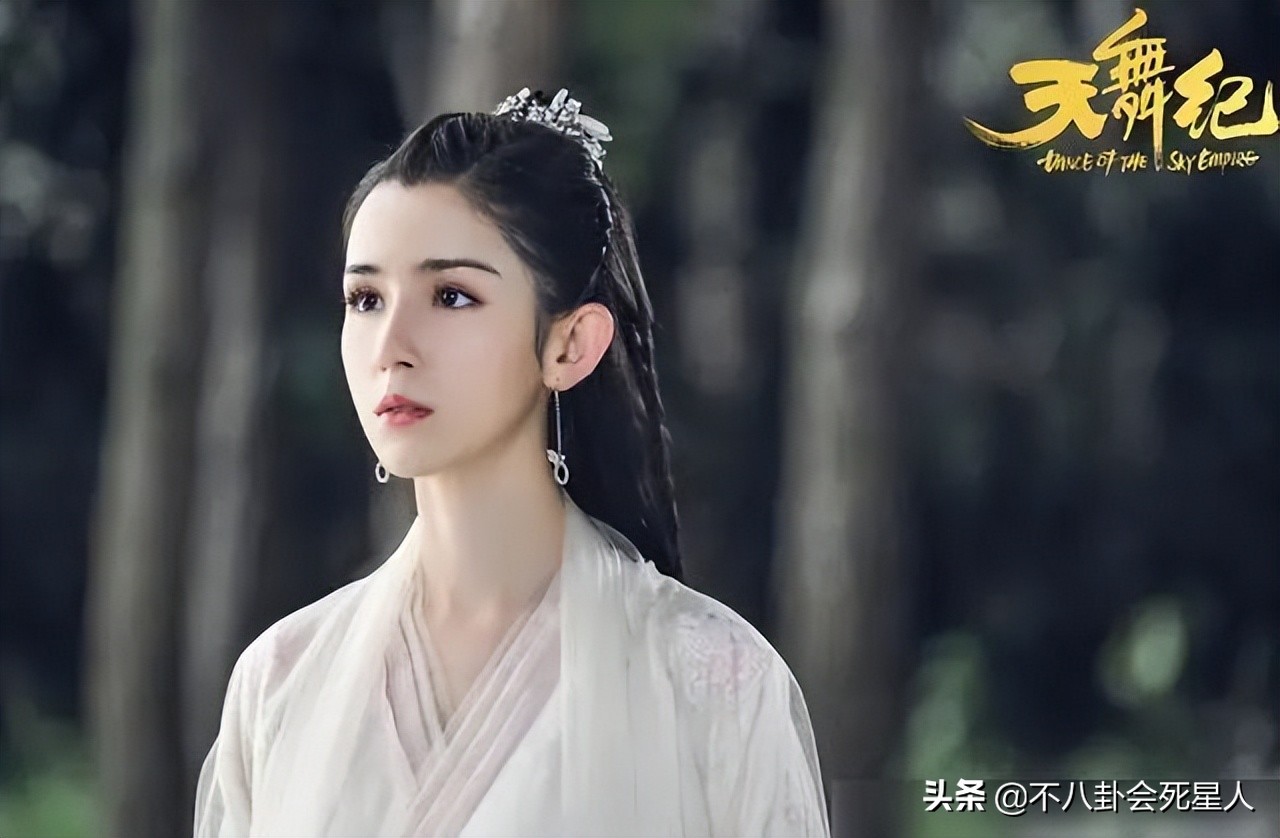 娱乐圈“一眼美人”太多了，全靠妆容造型加持，样貌缺点很明显