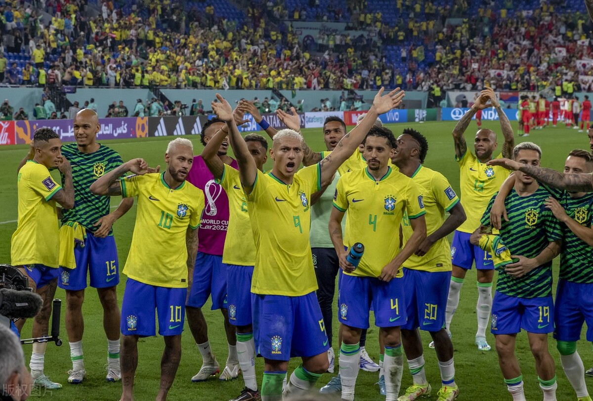 世界杯歌曲足球（巴西队赛后集体为贝利祈福 足球王国七项数据排世界杯第一）