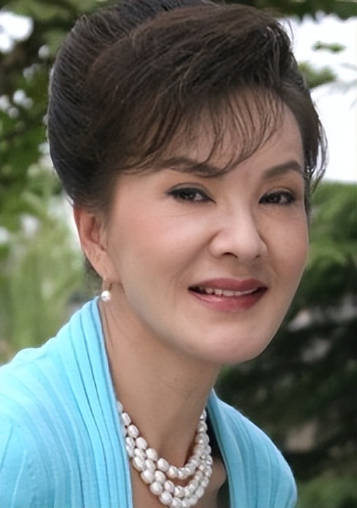 这5位“妈妈专业户”：将“贵妇”气质发挥得淋漓尽致，难演穷人