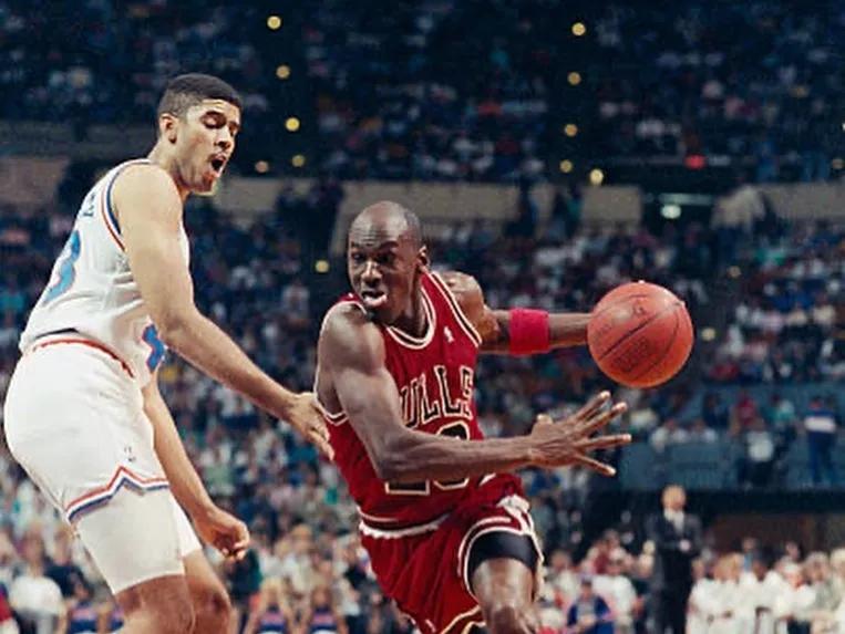 乔丹效力过多少支球队（美媒列出乔丹职业生涯最伟大的十个赛季，哪个赛季最容易被超越）