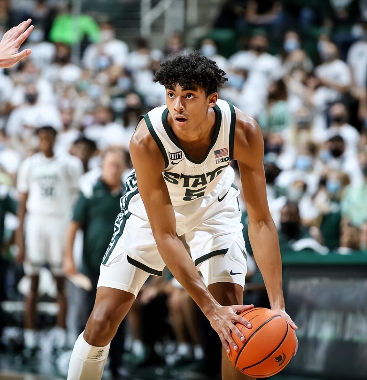 nba球星有哪些穿过35号（湖人用35号签选中马克斯-克里斯蒂）